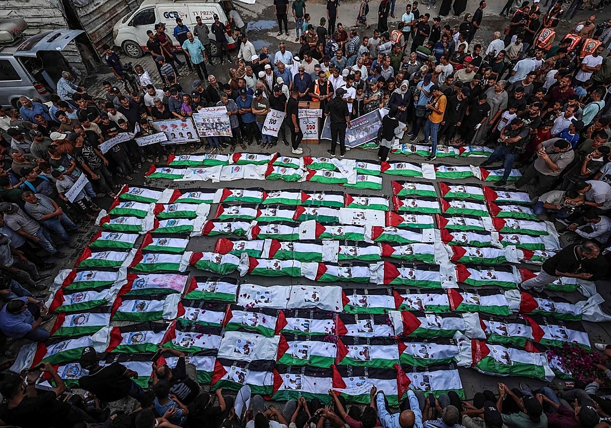 Gaza entierra a los muertos de hace mil días
