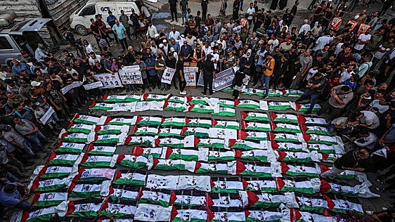 Gaza entierra a los muertos de hace mil días