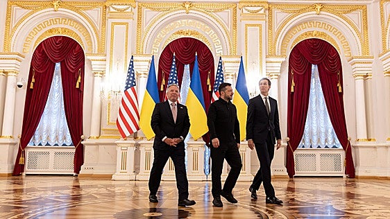 La primera visita de los enviados de Trump a Kiev no logra acercar la paz