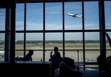 Al menos 625 vuelos cancelados en Reino Unido por un fallo técnico en el control del tráfico aéreo