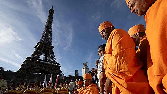 Huelga en la Torre Eiffel después de que apartasen a las trabajadoras por motivos religiosos