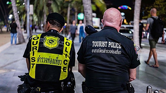 Un policía asesina a tiros a su mujer en la guardería en la que trabajaba en Tailandia