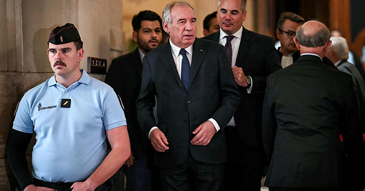 Vuelven a juzgar al ex primer ministro francés Bayrou por la malversación de 300.000 euros del Parlamento Europeo