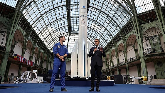 Macron busca reforzar la industria espacial europea en una cumbre sin los gigantes estadounidenses
