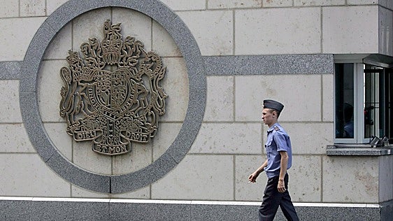 Moscú detiene a un guardia ruso en la embajada británica por espiar para Ucrania