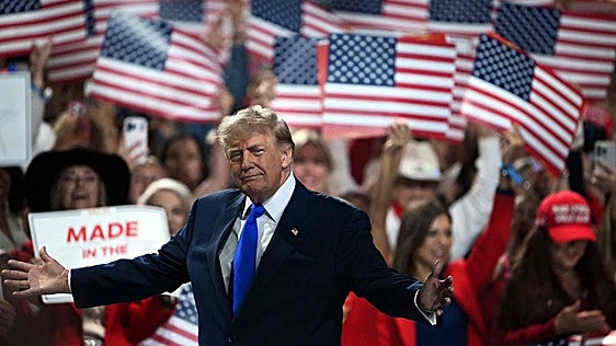 ¿Es factible y legal que Trump pague 5.000 dólares a cada estadounidense si gana las elecciones de medio mandato?