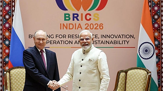 Putin sale de su aislamiento en la cumbre de los BRICS en la India