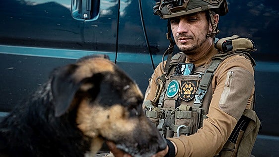 Salvando a los perros de la guerra en Ucrania
