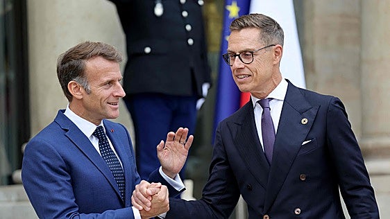 Finlandia se adhiere a la iniciativa de Macron de crear un arsenal nuclear frente a la amenaza rusa