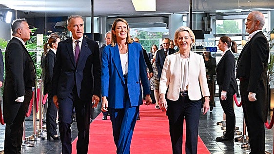 Von der Leyen defiende la españolidad de Ceuta y anuncia que apoyará las 'devoluciones en caliente'