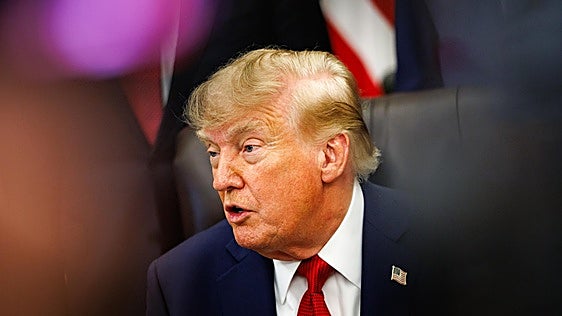Trump logra el control militar de Groenlandia sin comprar la isla