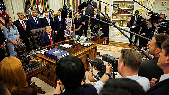 Trump expulsará de la Casa Blanca a los periodistas de la CNN y otros medios