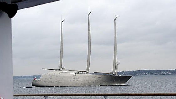 La ruina de tener prisionero el velero de 530 millones de un oligarca ruso