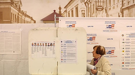 Los rusos acuden a las urnas en guerra y bajo el férreo control de Putin