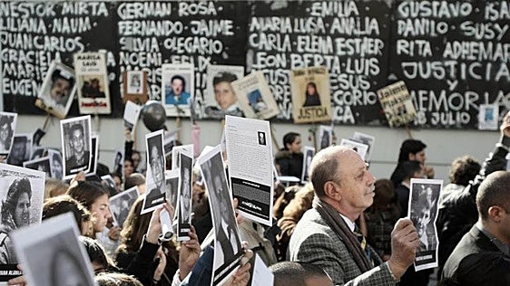 La Justicia argentina procesa a siete iraníes y un libanés por el atentado a la AMIA