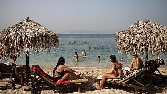 Muere un hombre de 82 años en Grecia tras pelear con otro de 76 por una tumbona de playa