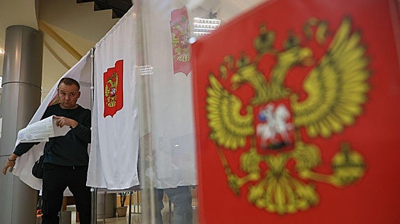 Los resultados electorales reflejan la «cohesión» de los rusos entorno a Putin, según el Kremlin