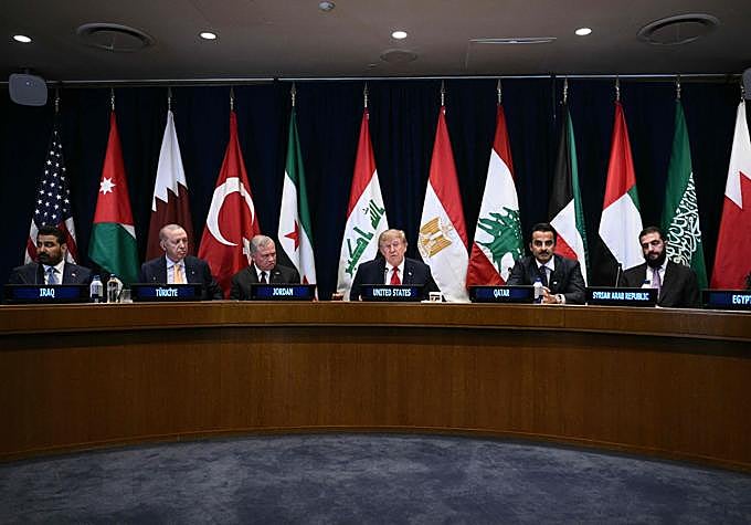 Donald Trump, reunido con los líderes de Irak, Turquía, Jordania, Catar, Siria y Egipto