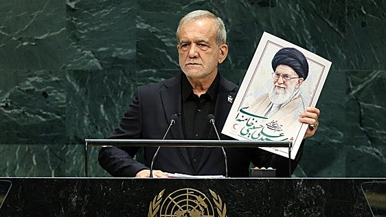 El presidente de Irán responde a Estados Unidos y lo acusa de «no respetar ninguna ley internacional»