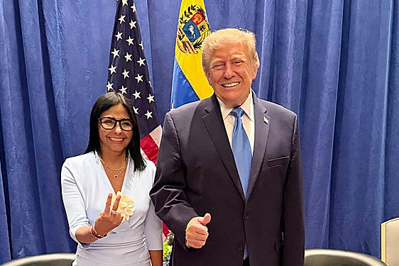 Trump y Delcy escenifican su alianza en Nueva York mientras se frustra la llegada de Machado a Venezuela