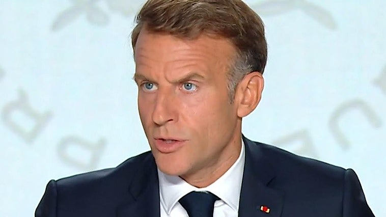 Macron anuncia el envío de soldados y misiles franceses para proteger el principal oleoducto de Arabia Saudí