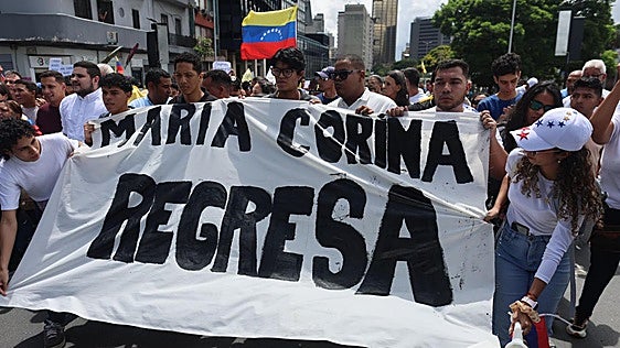 Cientos de venezolanos salen a la calle para pedir la vuelta de María Corina Machado
