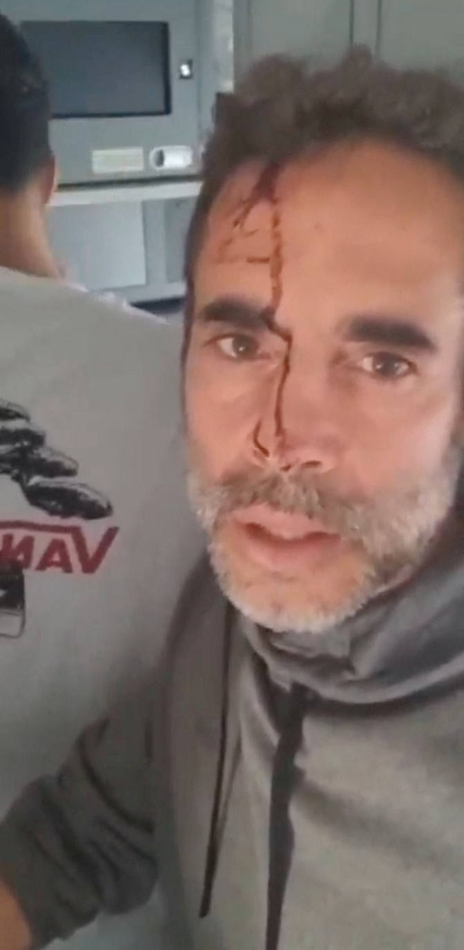 Uno de los pasajeros cuenta en un vídeo en redes sociales la situación a bordo del avión.