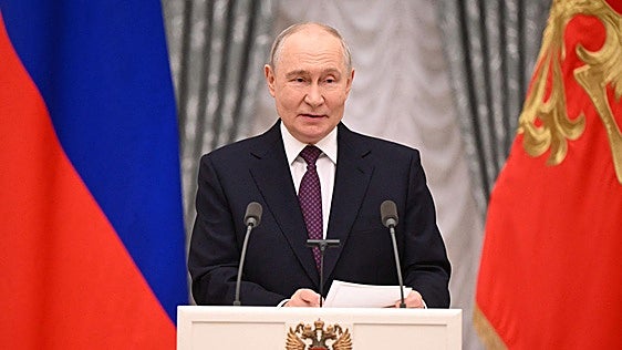 Putin cumple 74 años en su peor aniversario; bajo los drones ucranianos y una economía golpeada