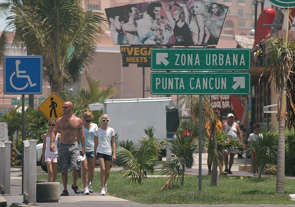 Históricamente, dicen los analistas, los grupos criminales no han atacado a visitantes extranjeros en el estado de Quintana Roo..