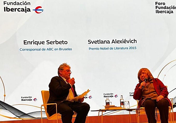 Svetlana Alexiévich ha conversado en Zaragoza con el corresponsal de ABC en Bruselas, Enrique Seberto.