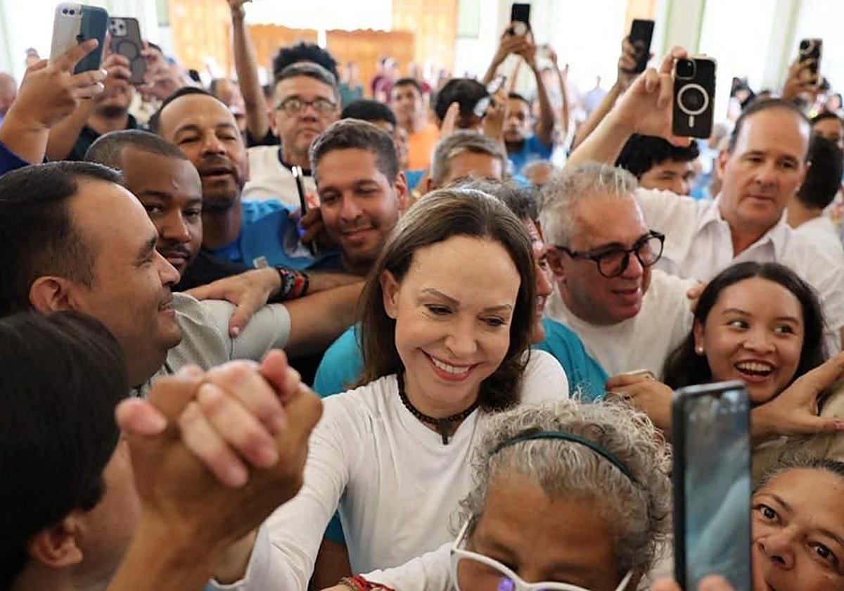 María Corina Machado ha sido recibida por una multitud entusiasmada en el santuario de la Divina Pastora.
