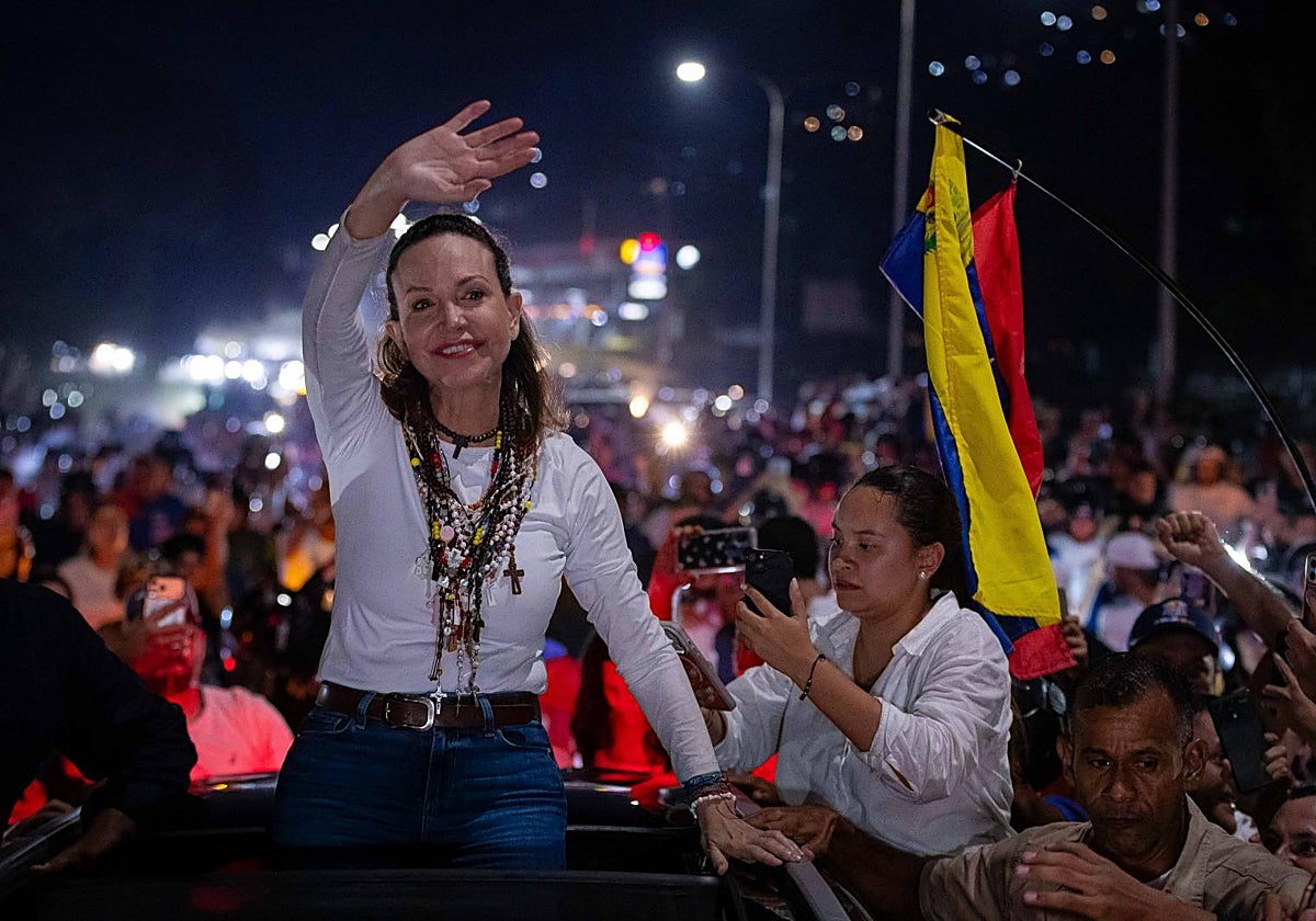 María Corina Machado llega a Caracas después de siete intentos fallidos por entrar al país.