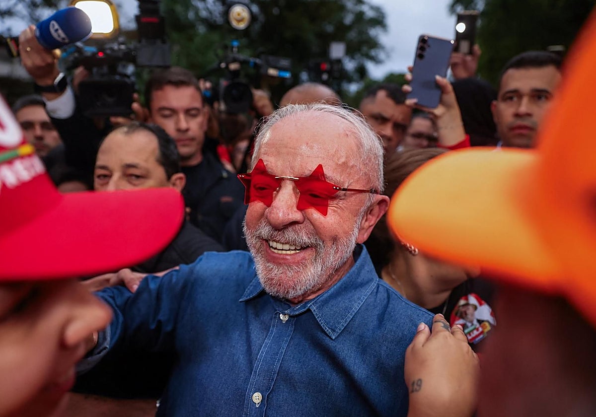 Lula logra una remontada histórica y gana las elecciones en Brasil Thumbnail
