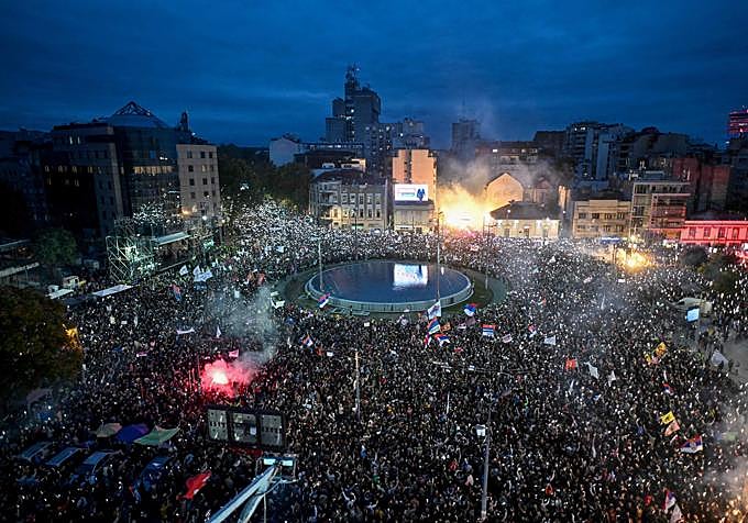 Miles de ciudadaos asisten al mitin de cierre de campaña de la Lista Estudiantil