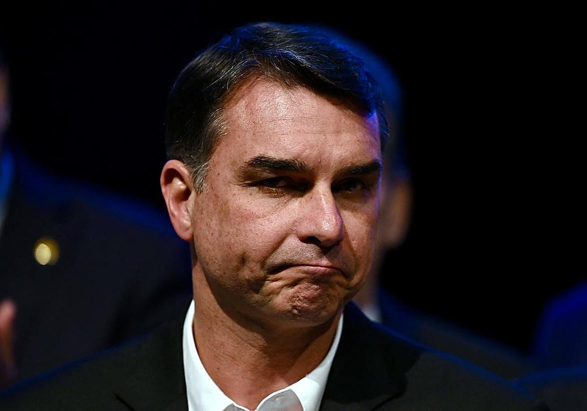 Flávio Bolsonaro huye de Brasil y llega a EE.UU. para buscar la protección de Trump 缩略图