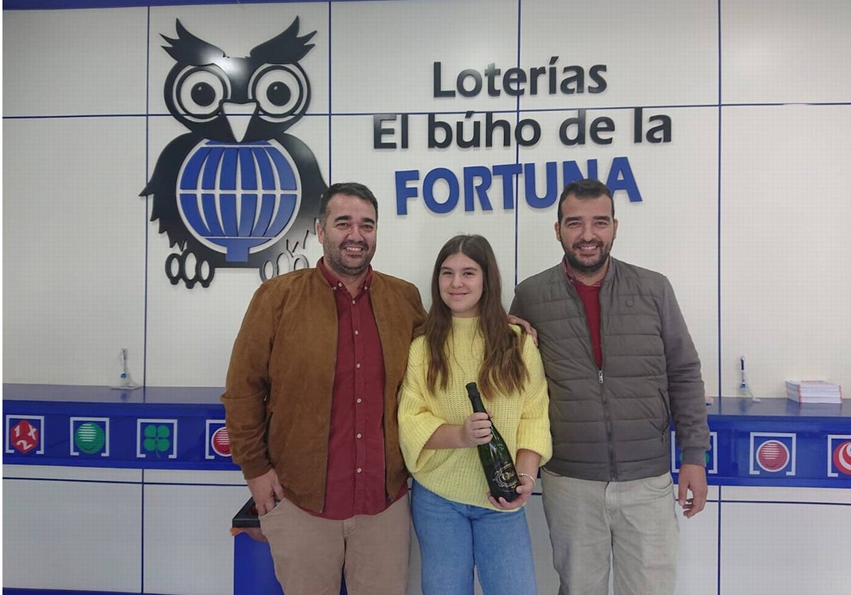 Los loteros del despacho de Morón que ha vendido un décimo del quinto premio 88509