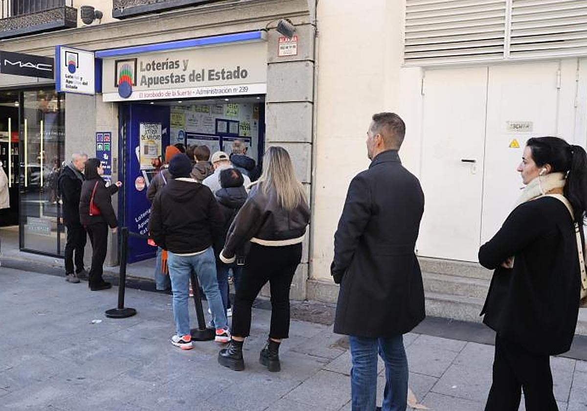 Horario administración de lotería de Madrid: a qué hora abren y cierran para comprar un décimo de Navidad
