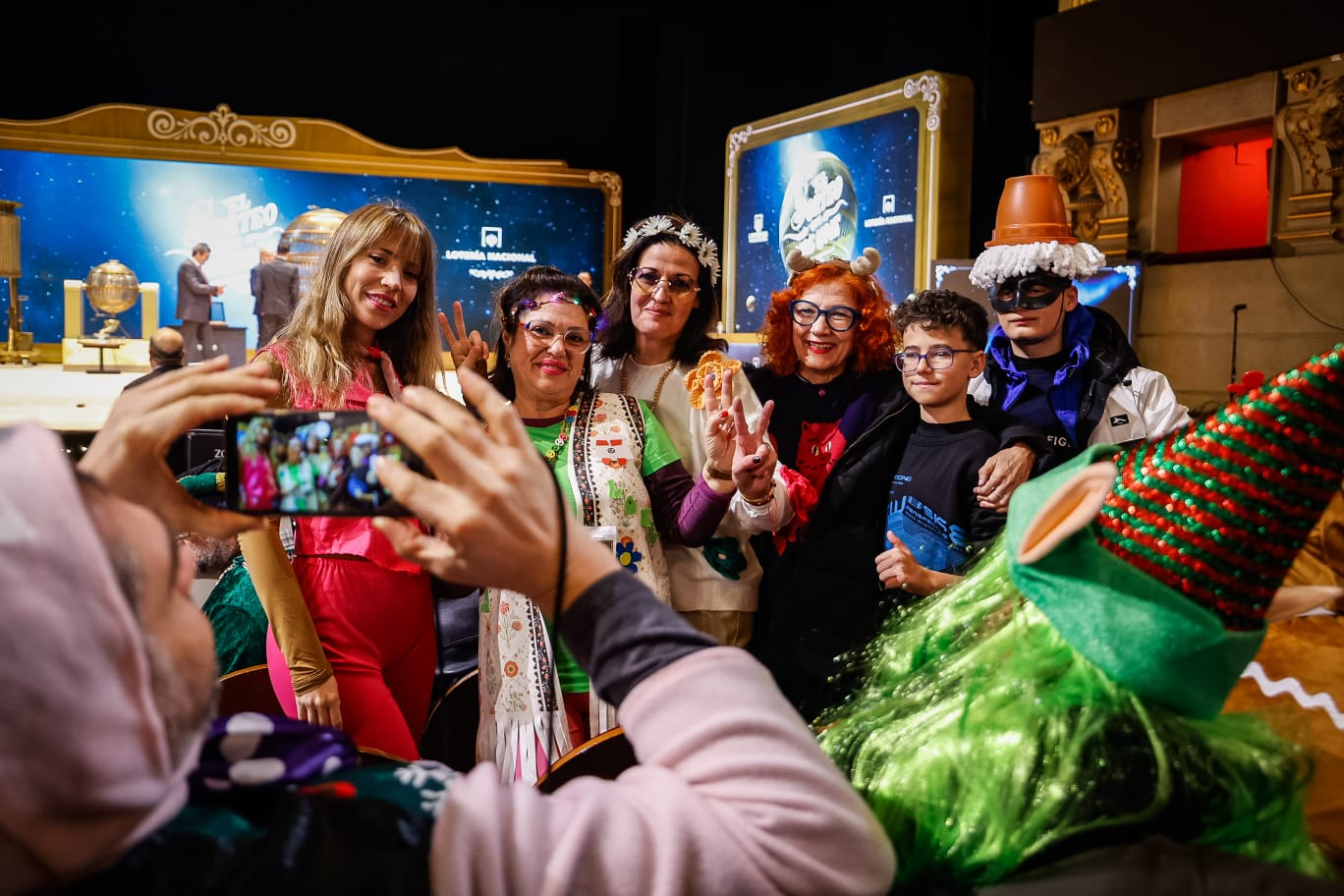 Varias personas presumen de haber entrado al Teatro Real poco antes del sorteo de la Lotería de Navidad.