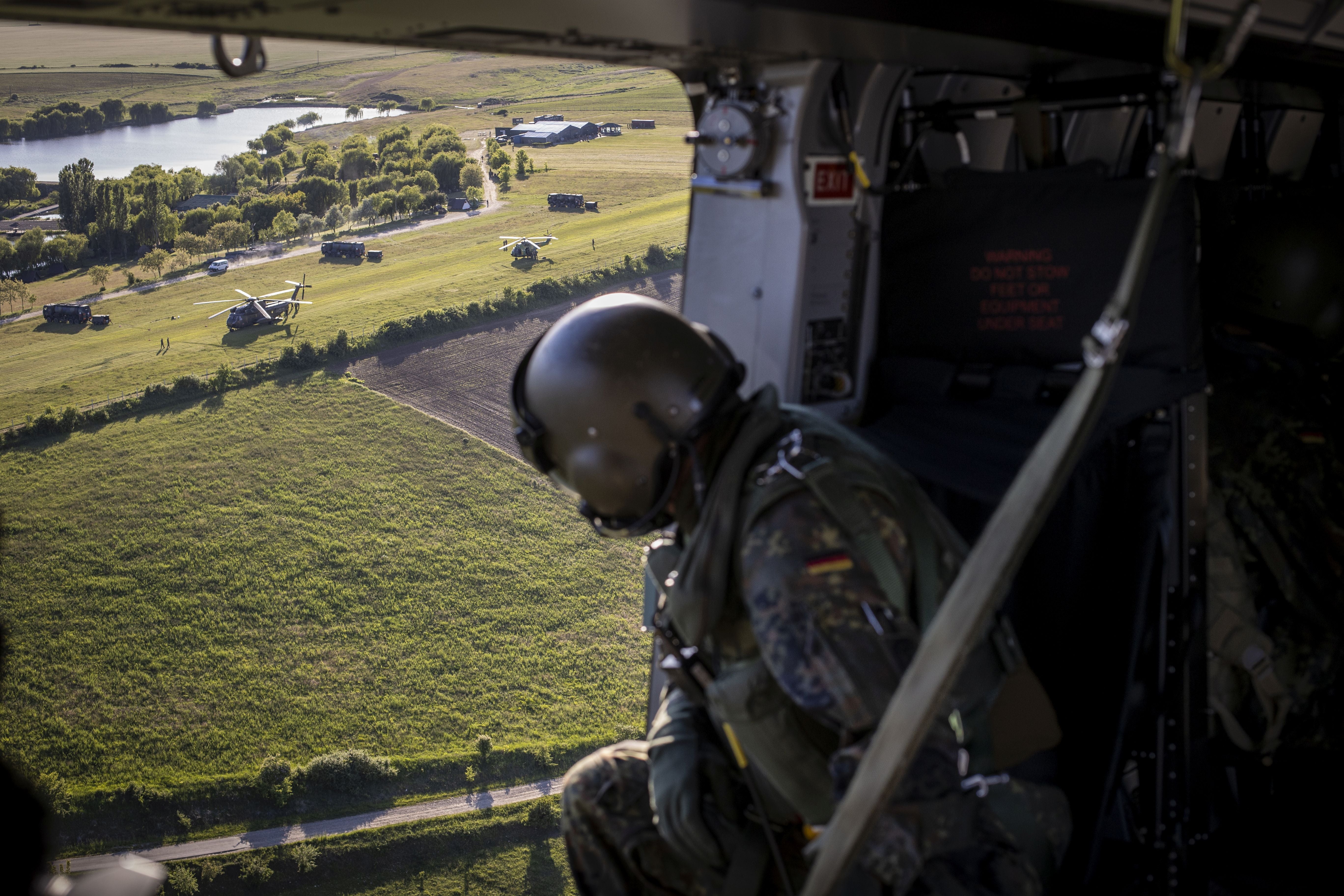 Vista del campo de entrenamiento de la OTAN desde uno de los helicópteros alemanes que participan en los ejercicios