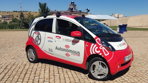 Conducir sin manos ya no es ciencia ficción: Ávila estrena el coche autónomo en España