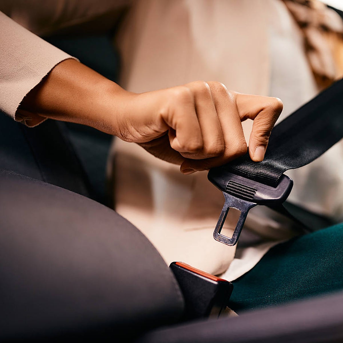 La DGT advierte sobre el efecto submarino en el coche: hay que llevar bien puesto el cinturón