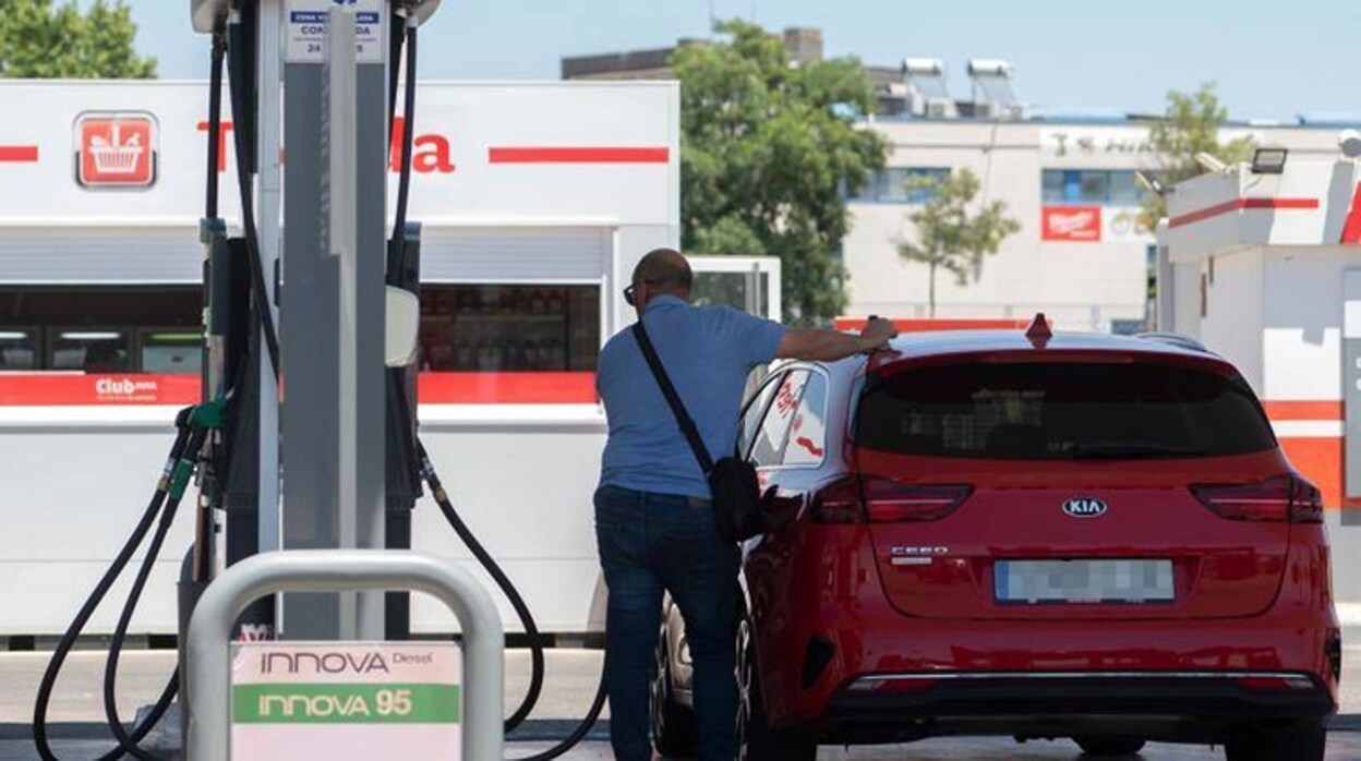 Repsol, Cepsa, Galp y BP: las ofertas para ahorrar a la hora de echar gasolina