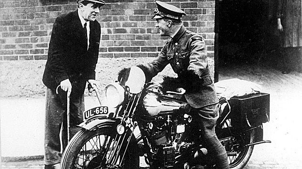 Entre George Brough y Lawrence, se estableció una buena amistad