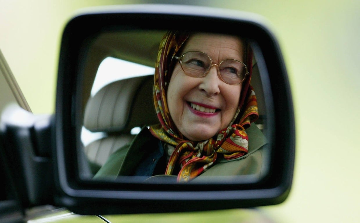 La impresionante colección de coches de la Reina Isabel II