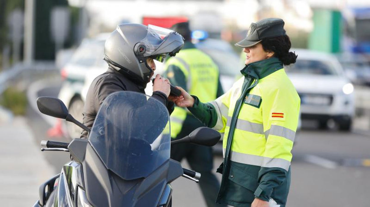 Estas son las tasas máximas de alcoholemia permitidas para conducir y las consecuencias de sobrepasarlas