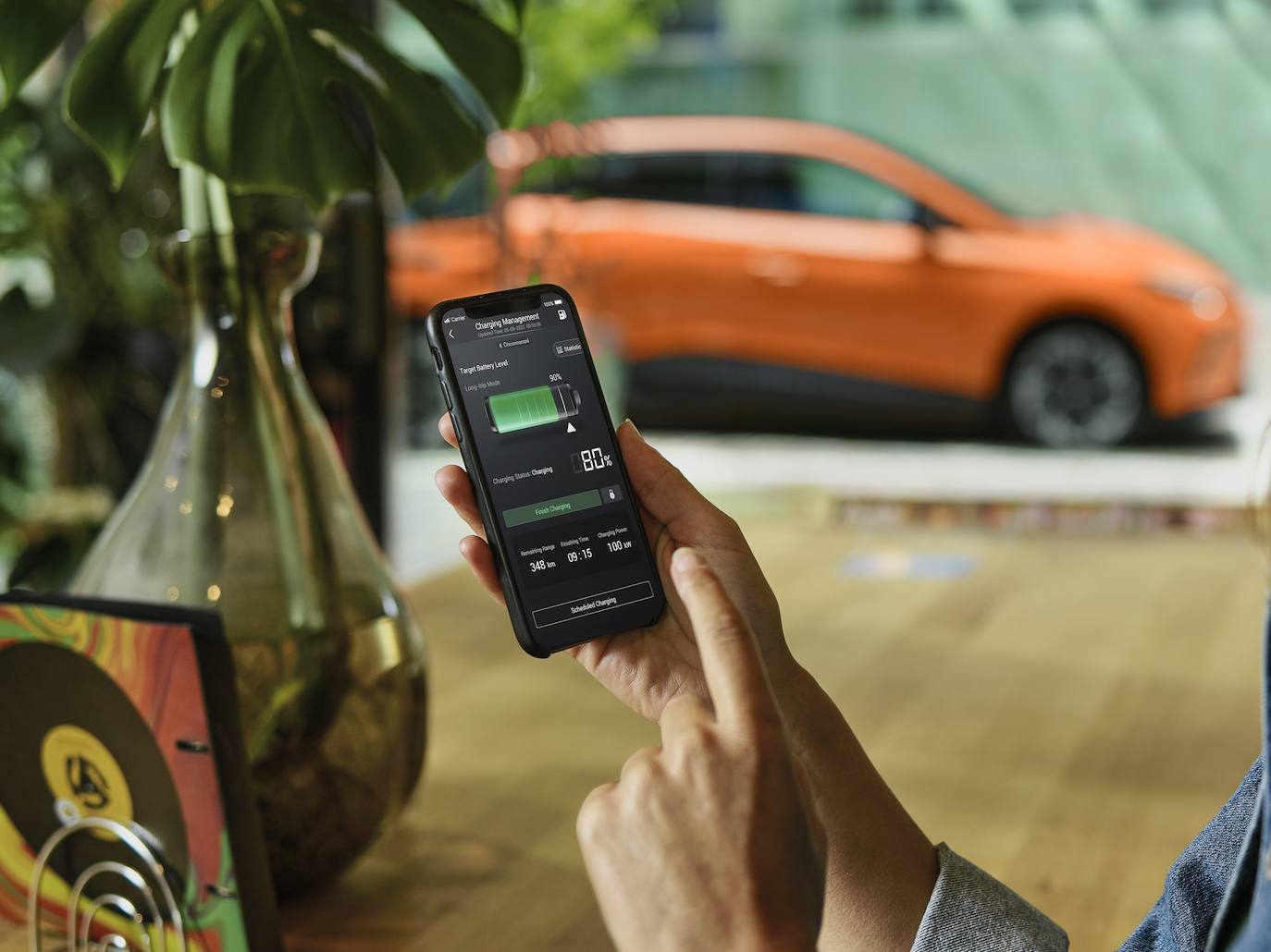 El MG4 Electric utiliza una serie de avanzados sistemas de seguridad y asistencia al conductor. Además de la Alerta de Colisión Frontal (FCW) y la Frenada Automática de Emergencia (AEB), todas las versiones ofrecen de serie el Control de Crucero Adaptativo (ACC), el Asistente de Tráfico Denso o en Atasco (TJA), la Alerta de Cambio de Carril (LDW) y el Asistente de Mantenimiento de Carril (LKA), todos ellos agrupados bajo el nombre de MG Pilot