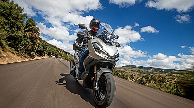 Poderoso frontal de la ADV 350