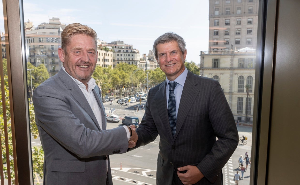 Wayne Griffiths, presidente de ANFAC (izq.) y Francisco J. Riberas (presidente de Sernauto)