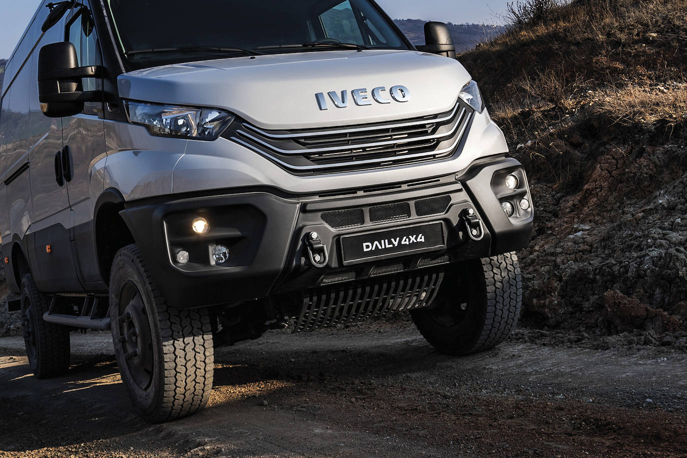 DAILY 4X4, El único vehículo comercial ligero construido como un camión con un chasis de carga sólido y suspensiones de alto rendimiento, excelente para personalizarse para una amplia variedad de misiones