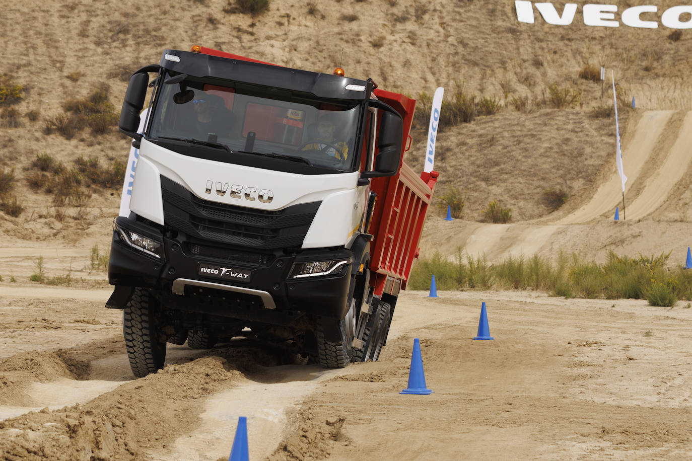 El Eurocargo es el único vehículo industrial Euro VI del segmento medio que cumple con los estándares de emisiones, gracias a su sistema único con un solo sistema HI-SCR, que incluye filtro de partículas pasivo (se regenera sin la intervención del conductor y sin combustible extra).